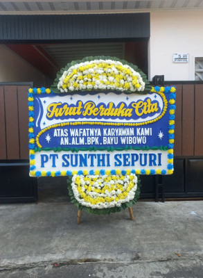 Papan Bunga Duka di Parigi Baru