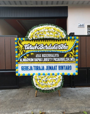 Papan Bunga Duka di Parigi Baru