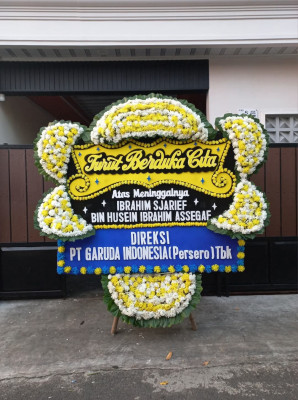 Papan Bunga Duka di Parigi Baru