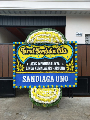 Papan Bunga Duka di Parigi Baru