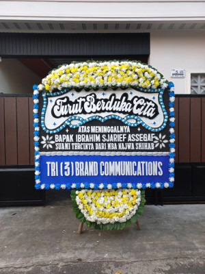 Papan Bunga Duka di Parigi Baru